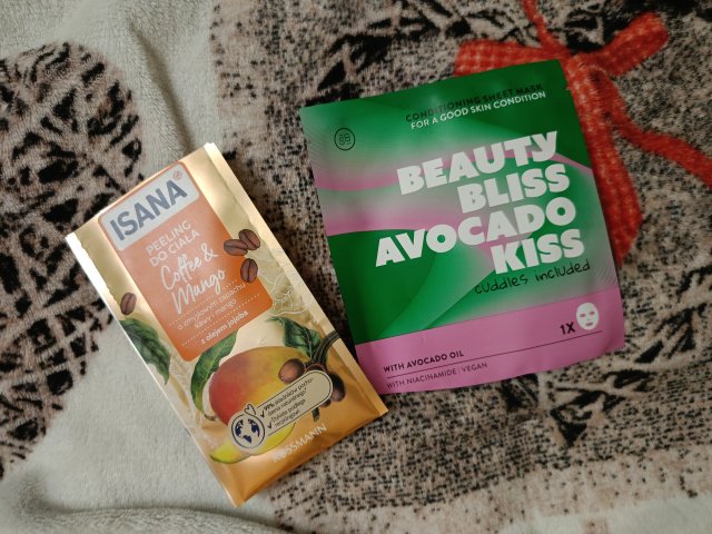 Denkowanie część druga :) Grudzień, kosmetyki w świątecznych opakowaniach lub w świątecznych kolorach: czerwonym, zielonym i złotym 