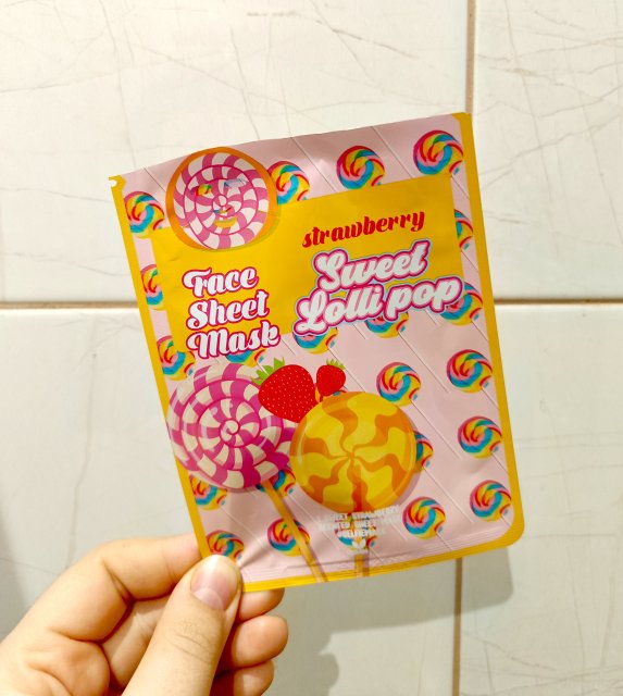 Denkowanie część druga :) Grudzień, kosmetyki w świątecznych opakowaniach lub w świątecznych kolorach: czerwonym, zielonym i złotym 