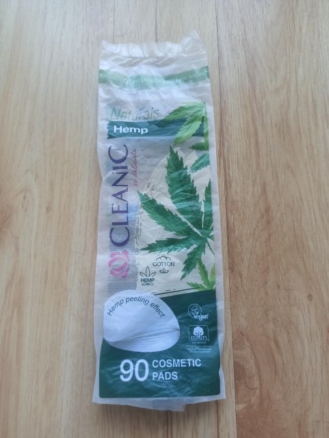 Denkowanie część druga :) Grudzień, kosmetyki w świątecznych opakowaniach lub w świątecznych kolorach: czerwonym, zielonym i złotym 