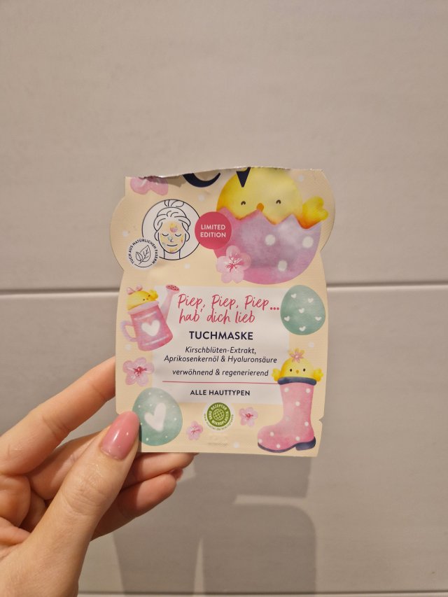 Denkowanie część druga :) Grudzień, kosmetyki w świątecznych opakowaniach lub w świątecznych kolorach: czerwonym, zielonym i złotym 