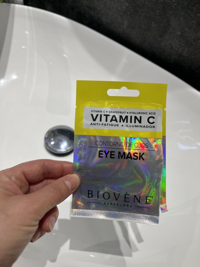 Denkowanie część druga :) Grudzień, kosmetyki w świątecznych opakowaniach lub w świątecznych kolorach: czerwonym, zielonym i złotym 