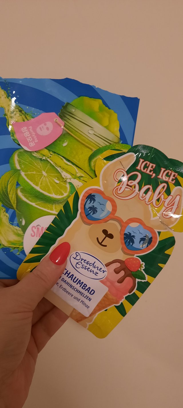 Denkowanie część druga :) Grudzień, kosmetyki w świątecznych opakowaniach lub w świątecznych kolorach: czerwonym, zielonym i złotym 