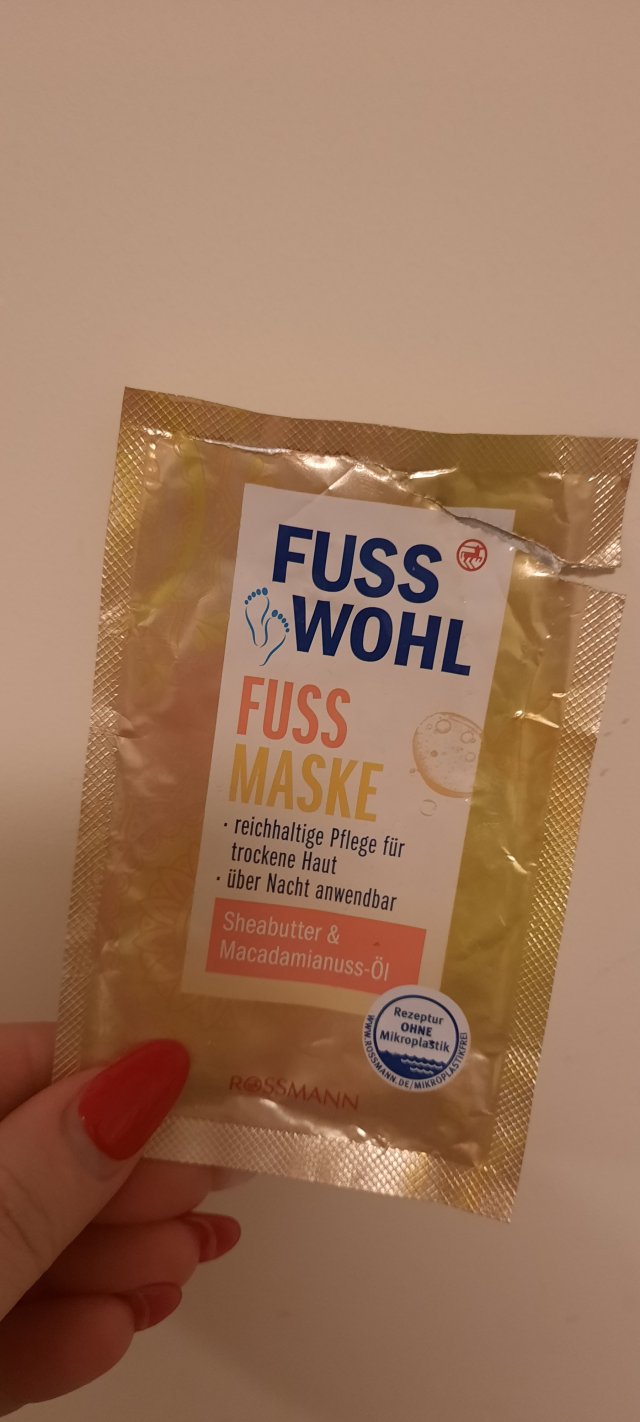 Denkowanie część druga :) Grudzień, kosmetyki w świątecznych opakowaniach lub w świątecznych kolorach: czerwonym, zielonym i złotym 