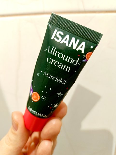 Denkowanie część druga :) Grudzień, kosmetyki w świątecznych opakowaniach lub w świątecznych kolorach: czerwonym, zielonym i złotym 