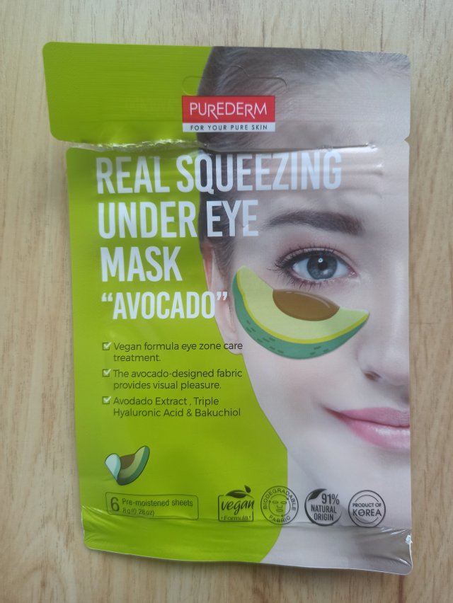 Denkowanie część druga :) Grudzień, kosmetyki w świątecznych opakowaniach lub w świątecznych kolorach: czerwonym, zielonym i złotym 