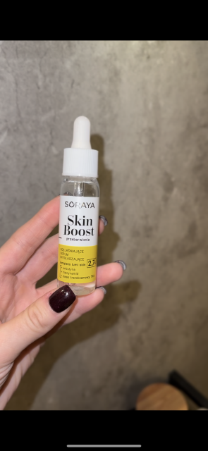 Soraya Skin Boost przebarwienia, Rozjaśniające serum wygładzające
