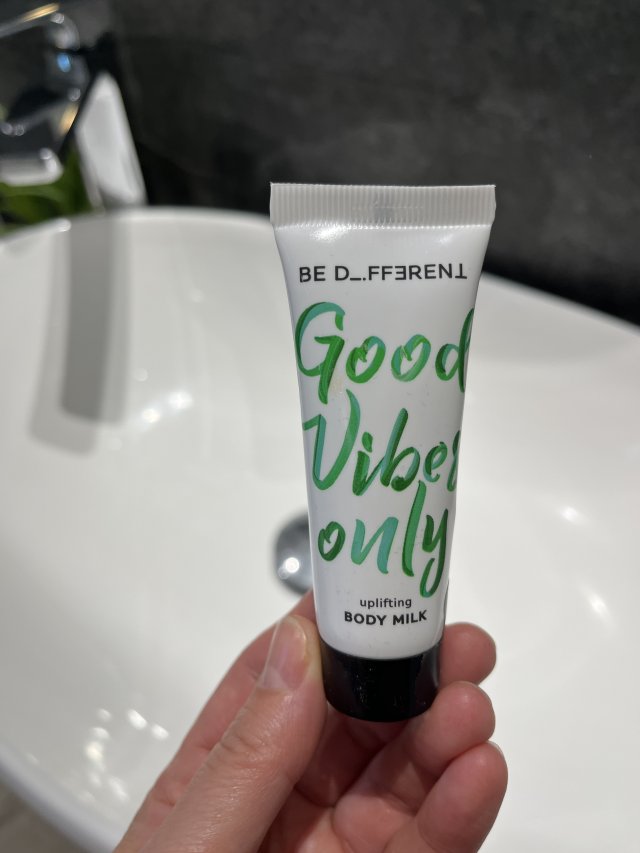 Denkowanie część druga :) Grudzień, kosmetyki w świątecznych opakowaniach lub w świątecznych kolorach: czerwonym, zielonym i złotym 