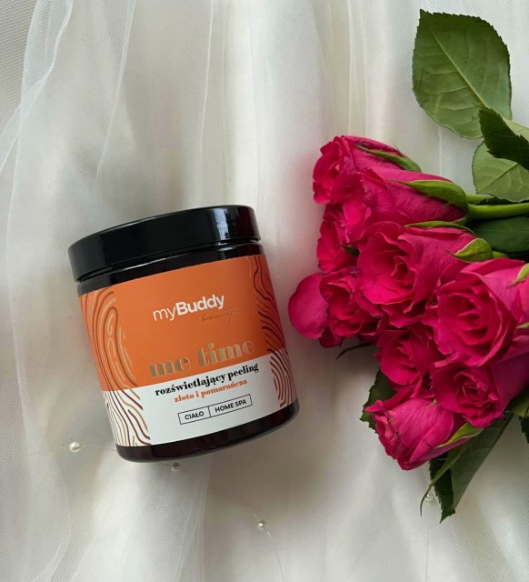 myBuddy me time, rozświetlający peeling, złoto i pomarańcza