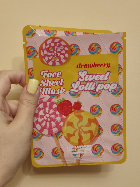 Denkowanie część druga :) Grudzień, kosmetyki w świątecznych opakowaniach lub w świątecznych kolorach: czerwonym, zielonym i złotym 