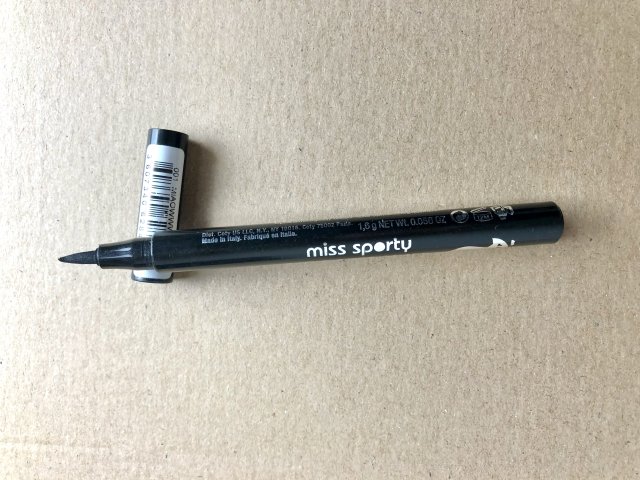 Miss Sporty Cat's Eyes Liner, Eyeliner w pisaku, Black