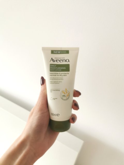 Aveeno Lotion do ciała, Nourishes&protects, skóra normalna i sucha, Z owsem