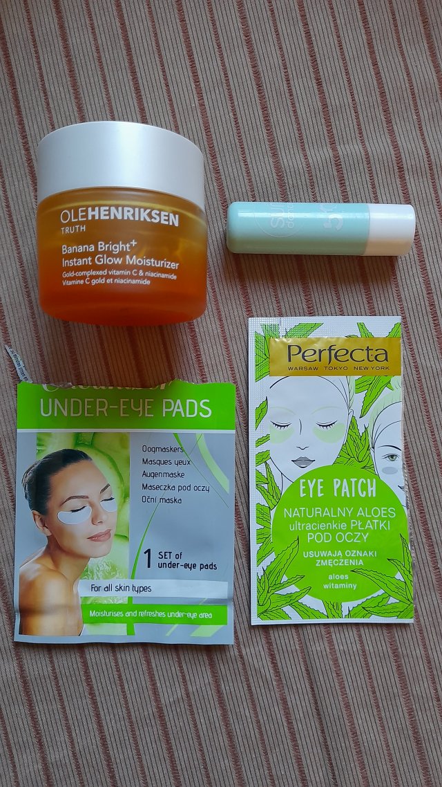 Denkowanie część druga :) Grudzień, kosmetyki w świątecznych opakowaniach lub w świątecznych kolorach: czerwonym, zielonym i złotym 