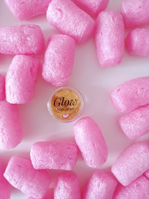Oh glow! Olejek w żelu do ciała ze złotym pyłem, Glow