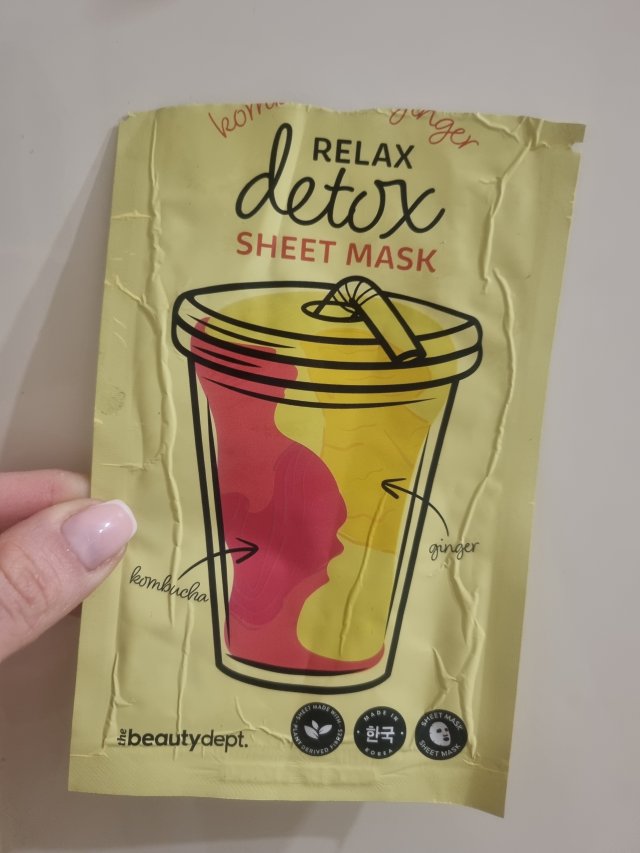 Denkowanie część druga :) Grudzień, kosmetyki w świątecznych opakowaniach lub w świątecznych kolorach: czerwonym, zielonym i złotym 