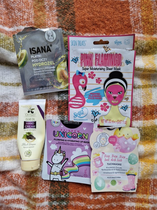 Denkowanie część druga :) Grudzień, kosmetyki w świątecznych opakowaniach lub w świątecznych kolorach: czerwonym, zielonym i złotym 