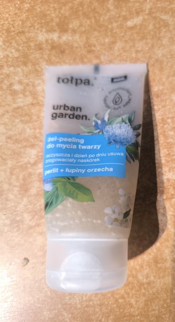 Tołpa Urban Garden, Żel-peeling do mycia twarzy, Perlit + łupiny orzecha