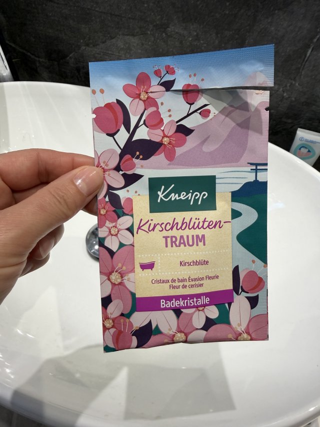 Denkowanie część druga :)  Kwiecień w wiosenno-wielkanocnych barwach - denkuję w żółci, zieleni, bieli i różu. 🐣🍀🐇🌸