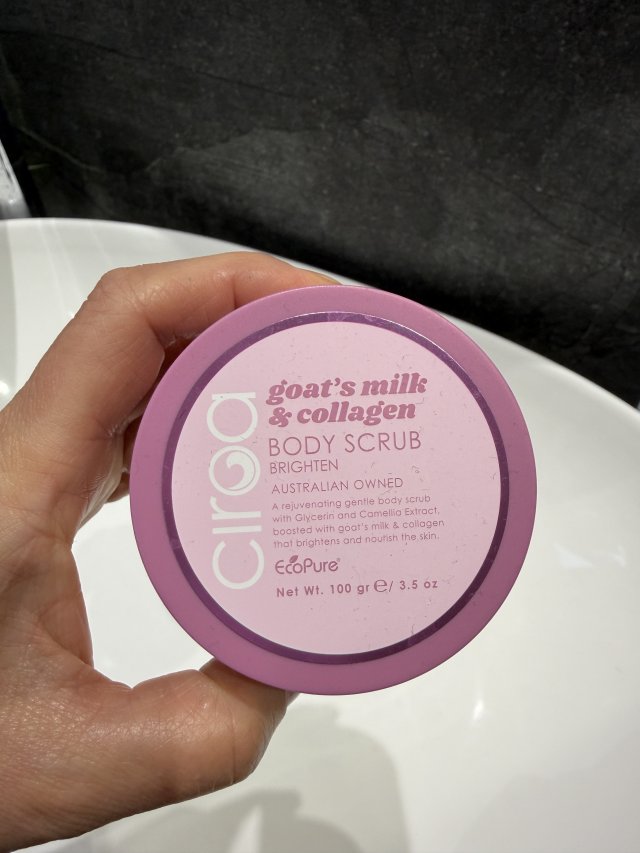 Denkowanie część druga :)  Kwiecień w wiosenno-wielkanocnych barwach - denkuję w żółci, zieleni, bieli i różu. 🐣🍀🐇🌸