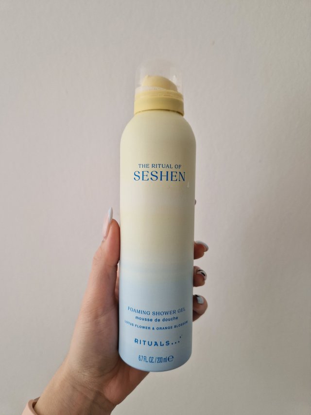 Denkowanie część druga :)  Kwiecień w wiosenno-wielkanocnych barwach - denkuję w żółci, zieleni, bieli i różu. 🐣🍀🐇🌸