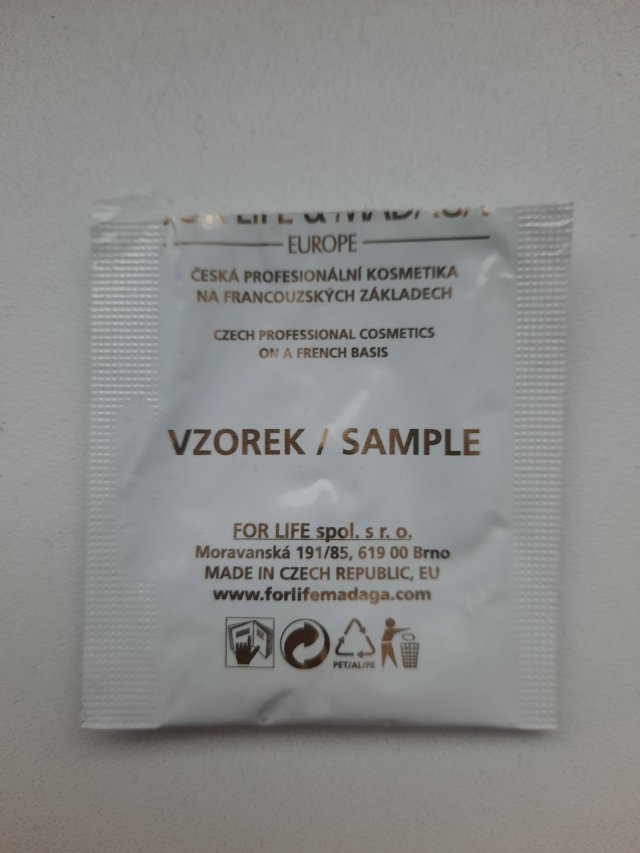 Denkowanie część druga :)  Kwiecień w wiosenno-wielkanocnych barwach - denkuję w żółci, zieleni, bieli i różu. 🐣🍀🐇🌸