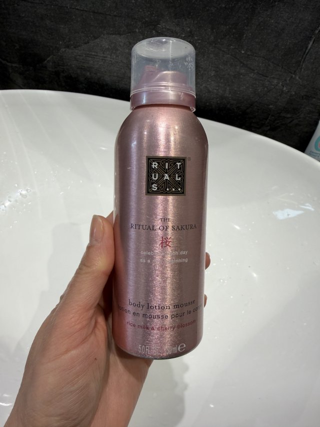 Denkowanie część druga :)  Kwiecień w wiosenno-wielkanocnych barwach - denkuję w żółci, zieleni, bieli i różu. 🐣🍀🐇🌸