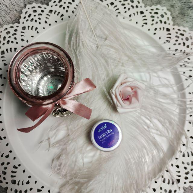 Evree poziomkowy peeling do ust