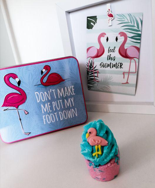 Bomb Cosmetics Babeczka do kąpieli, Kremowa, Fla-minki