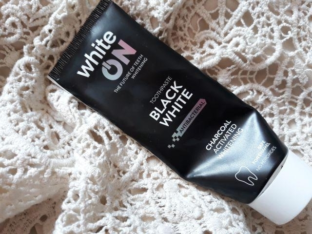 WhiteON Black White Antibacterial, Pasta do zębów, Wybielanie aktywowane węglem