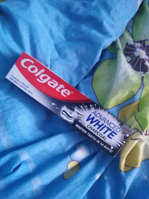 Colgate Pasta do zębów, Advanced White, Charcoal