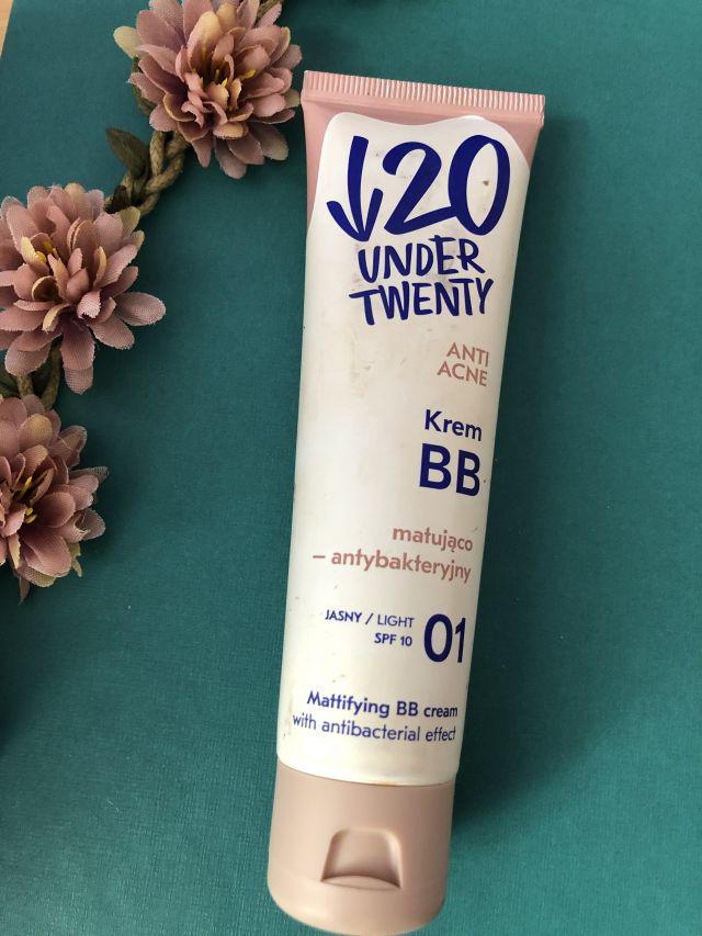Under Twenty Anti! Acne, Matujący krem BB o działaniu antybakteryjnym, nr 01 jasny beż 