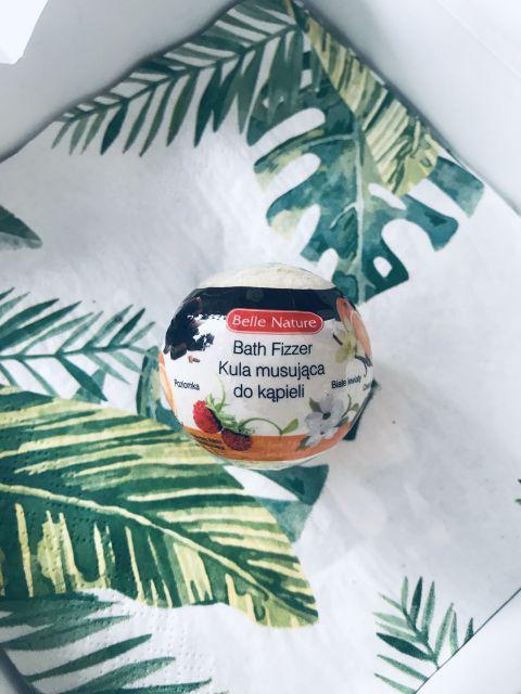 Belle Nature Musująca kula do kąpieli, Bath fizzer, Poziomka i białe kwiaty