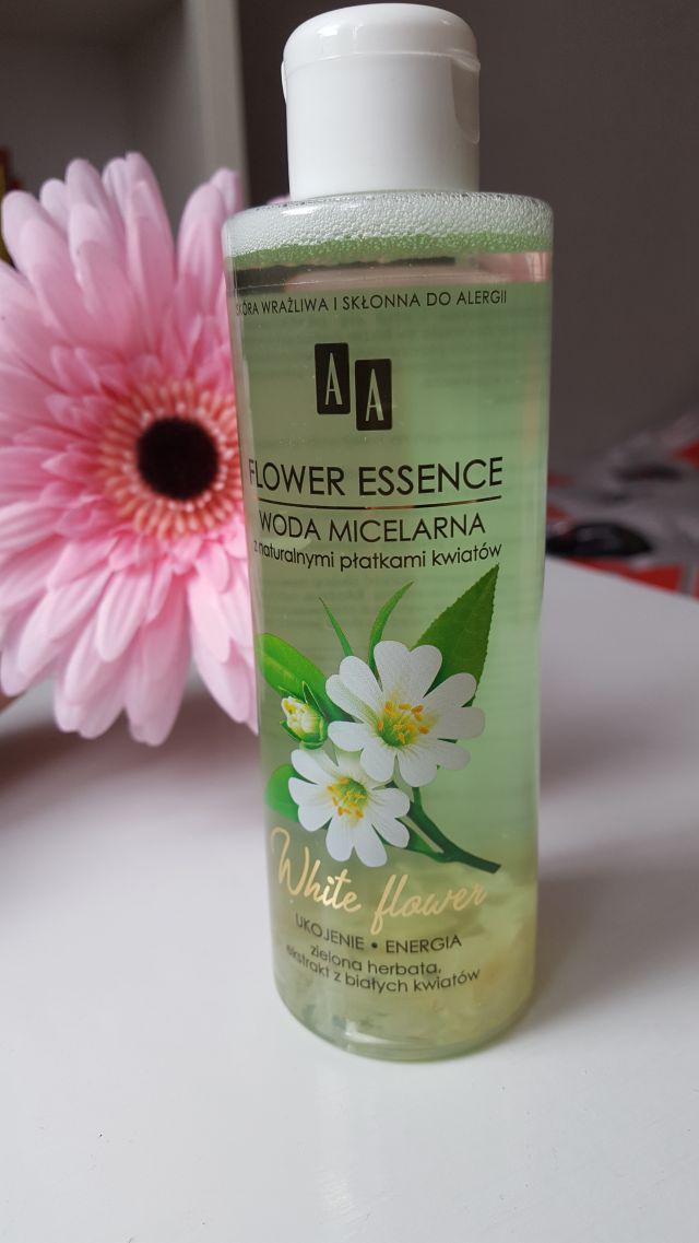 AA Flower Essence, Woda micelarna z naturalnymi płatkami kwiatów, White flowers