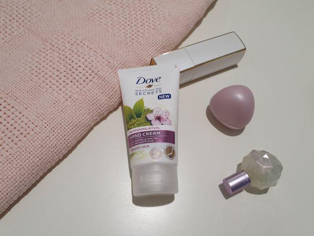 Dove Nourishing Secrets, Krem do rąk, Skóra sucha, Awakening Ritual, Zielona herbata i kwiat wiśni