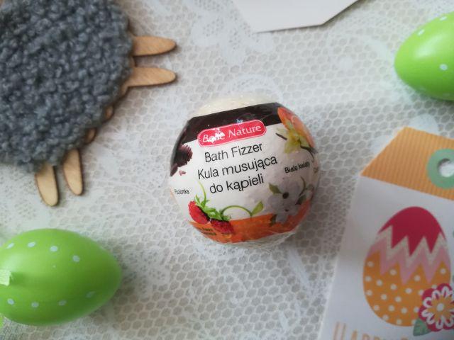 Belle Nature Musująca kula do kąpieli, Bath fizzer, Poziomka i białe kwiaty