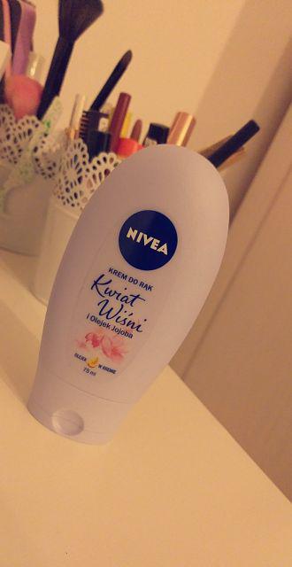 Nivea Kwiat Wiśni i Olejek Jojoba, Olejek w kremie do rąk