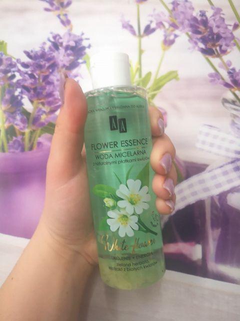 AA Flower Essence, Woda micelarna z naturalnymi płatkami kwiatów, White flowers
