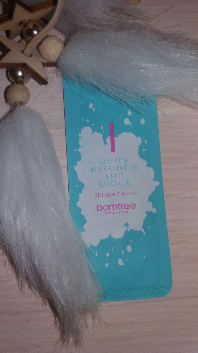 Borntree Berry Essence Sun Block, Nawilżający krem przeciwsłoneczny, SPF50/PA+++