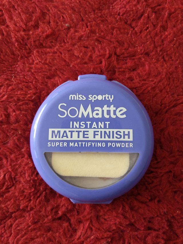 Miss Sporty So Matte, puder matujący, 001 Universal 