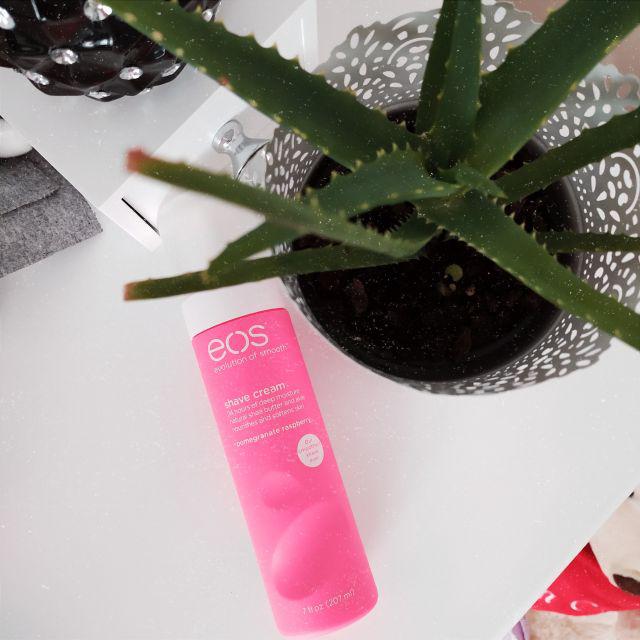 EOS Krem do golenia, Shave Cream, Pomegranate & Raspberry