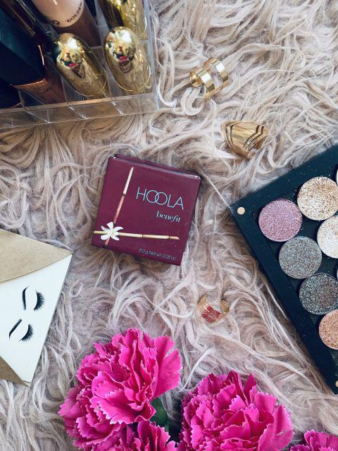 BeneFit Bronzer do twarzy, Hoola