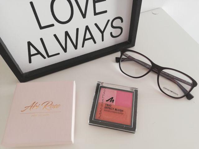 Manhattan Trio Effect Blush, róż i rozświetlacz w jednym.