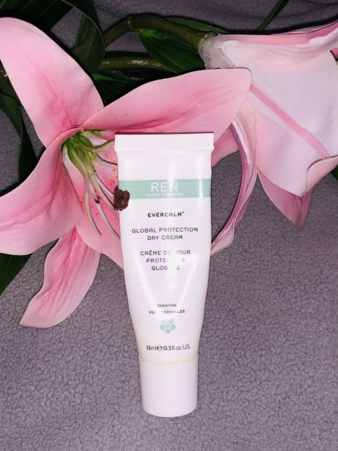 REN Clean Skincare EverCalm Global Protection Day Cream - Krem nawilżający na dzień