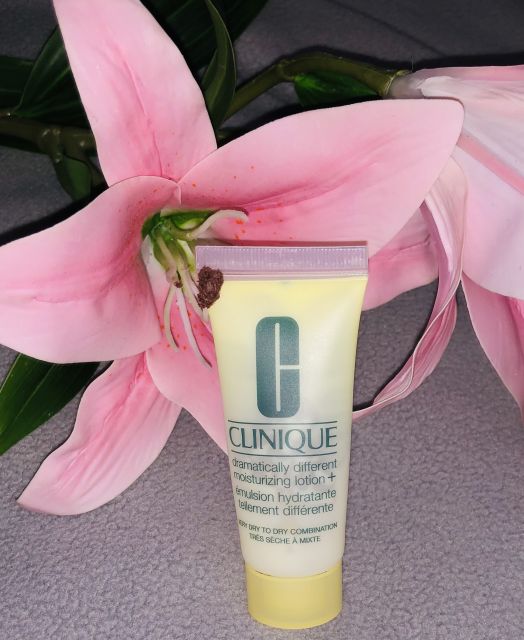 Clinique Dramatically Different Moisturizing Lotion+, Emulsja do twarzy, Nawilżająca