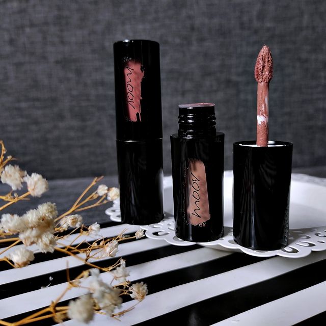 Płynna pomadka matowa moov 