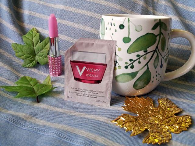 VICHY Laboratoires Idealia, Energetyzujący krem wygładzający na dzień do skóry normalnej i mieszanej