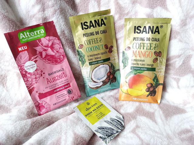 akcja denkowanie! grudzień - kosmetyki w świątecznych opakowaniach i świątecznych kolorach 🎄❄️⛄🎀🎁🎅