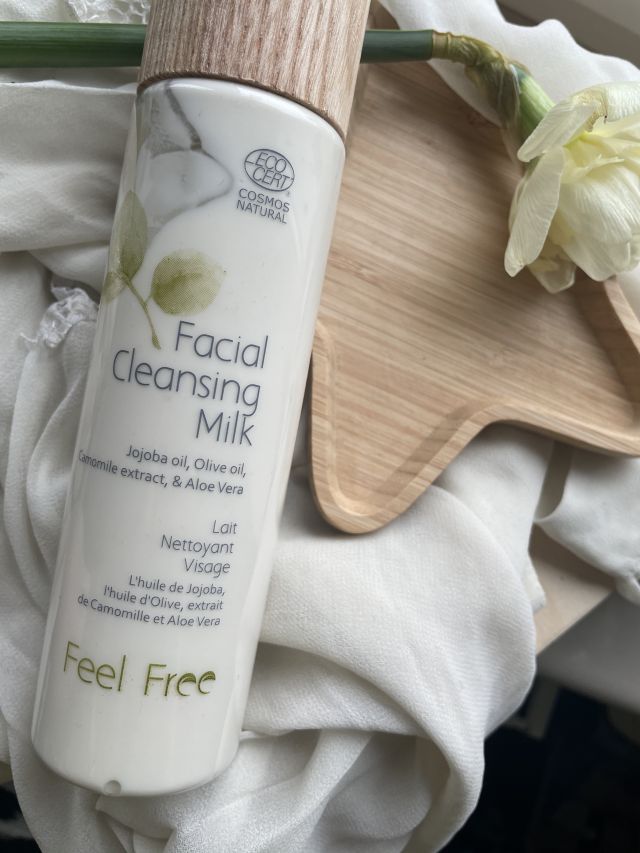 Feel Free Facial Cleansing Milk. Mleczko oczyszczające do twarzy. Olej jojoba, oliwki. 