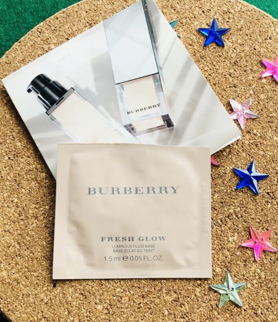Burberry  Fresh Glow, Luminous Fluid Base - Baza rozswietlajaca