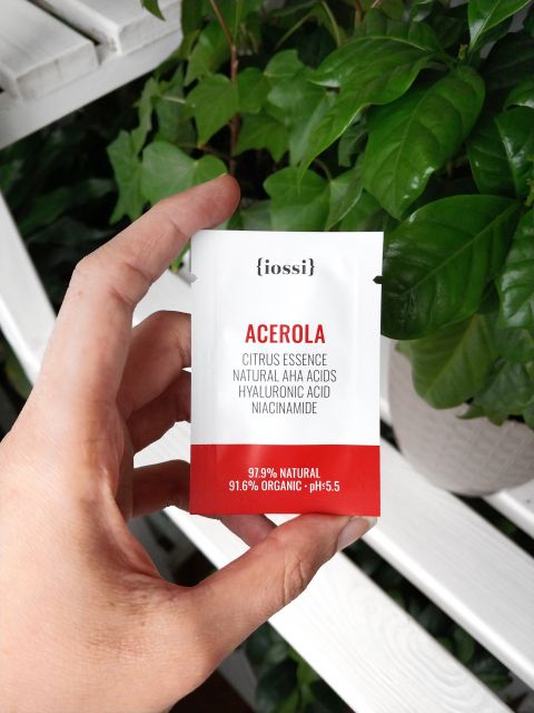 Iossi Acerola, Cytrusowa esencja, Naturalne kwasy AHA, Kwas hialuronowy, Niacynamid