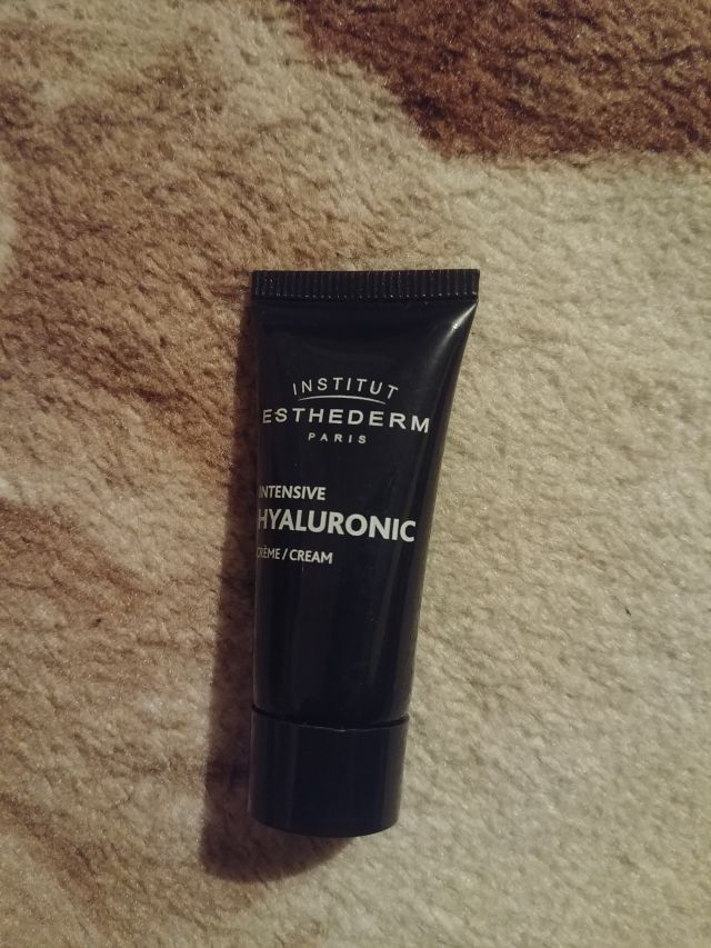 Próbka kremu do twarzy